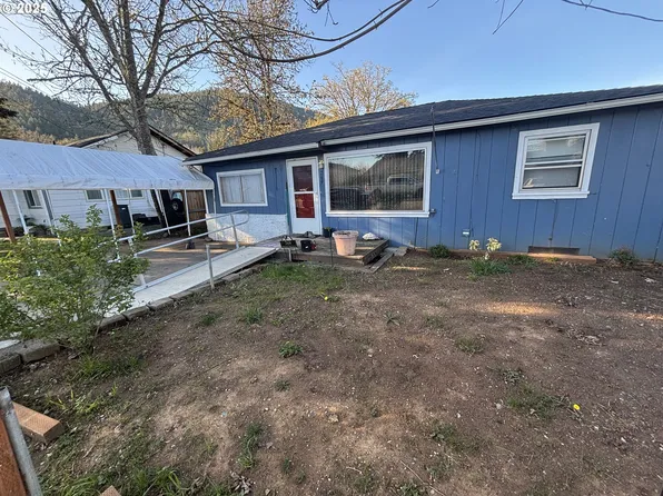 769 NE Christian St, Myrtle Creek, OR 97457