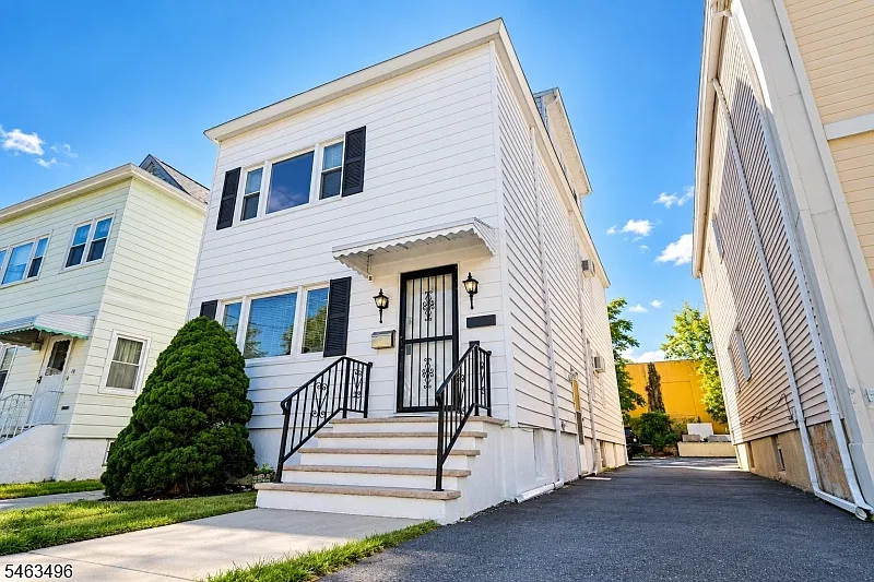31 Blakely Pl #1