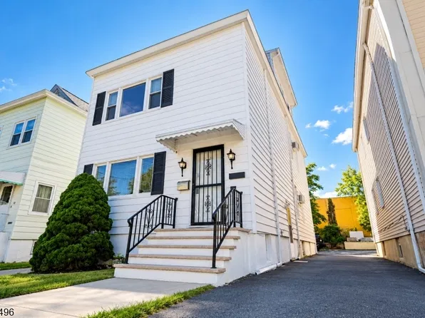 31 Blakely Pl, Garfield, NJ