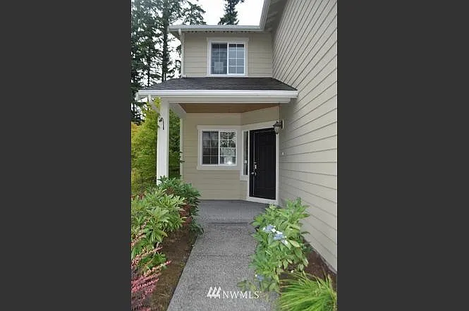 4 bed, 2642 sqft, $3,999 — Photo 2