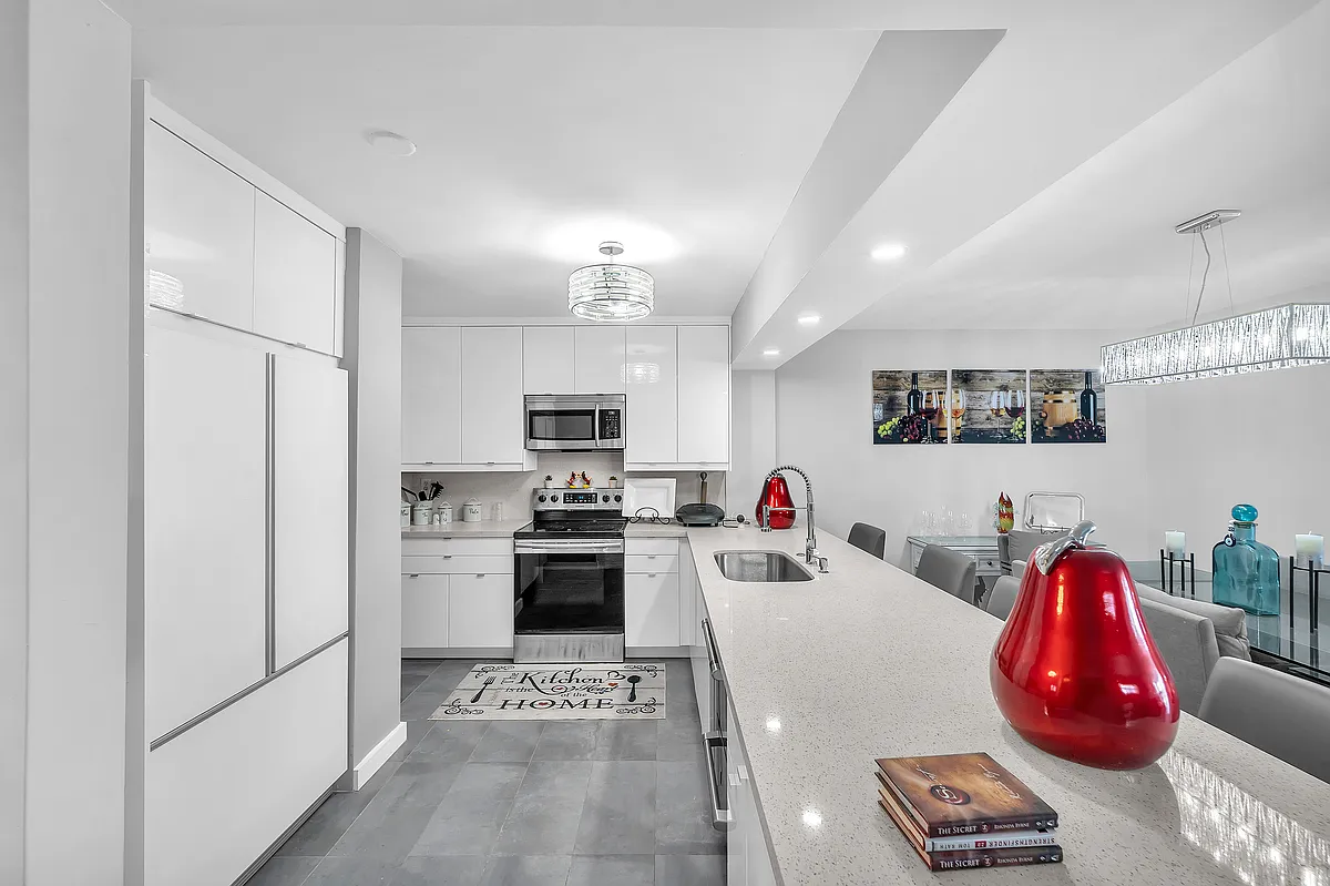 Kitchen - 6450 Collins Ave #1501