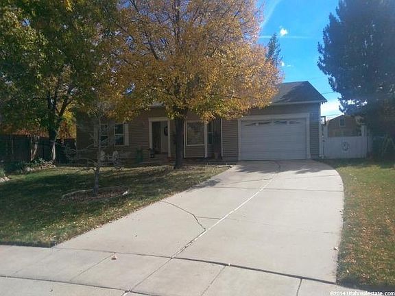 3rd image of 444 E Laurel Dr