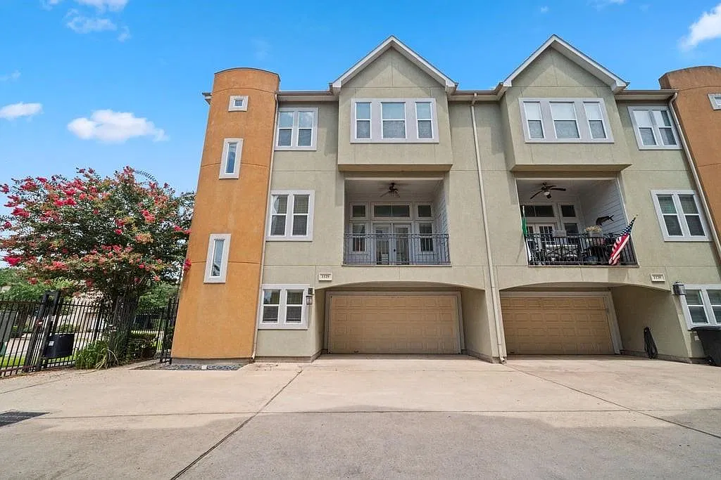 3 bed, 3.5 bath, 2286 sqft, $2,900 — Photo 2