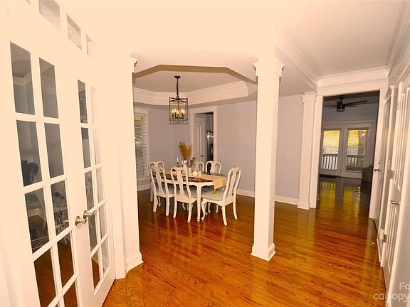3rd image of 116 Pavillion Ln