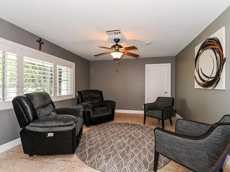 283 Forest Hills Blvd — Photo 3