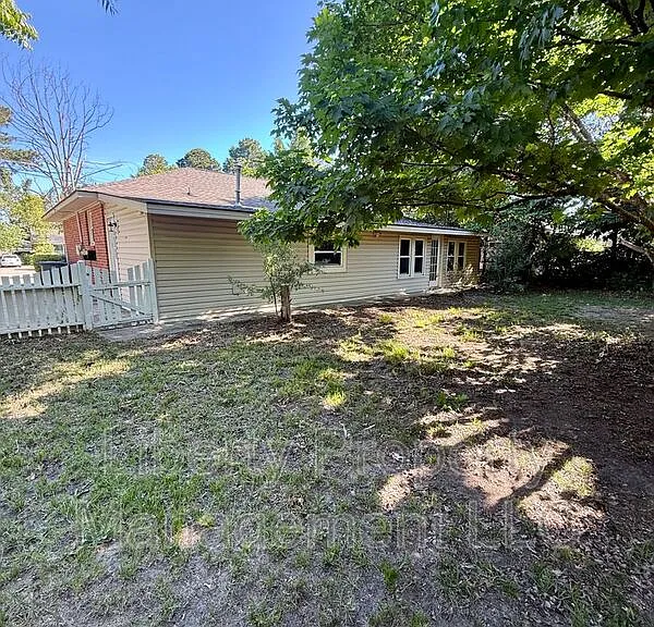 475 Albemarle Dr — Photo 17