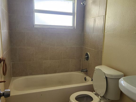 4th image of 750 NE 9th St
