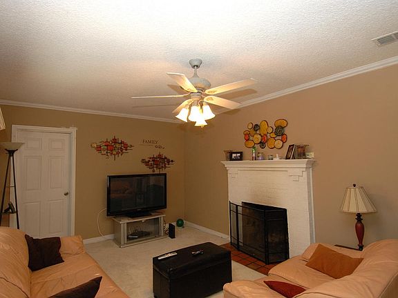 2nd image of 2253 Lake Shore Blvd