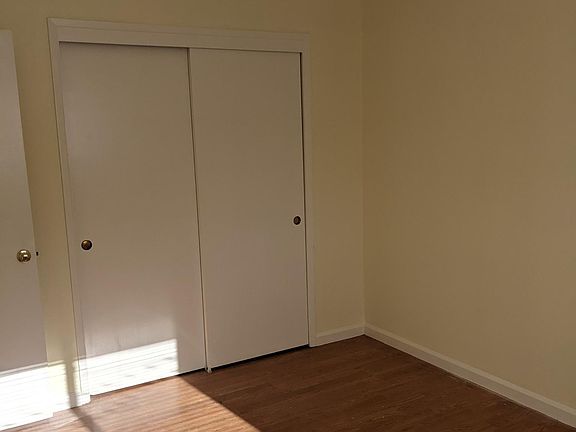 3rd image of 965 Gretchen Ln