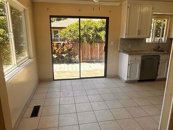 5th image of 354 Northumberland Ave #358