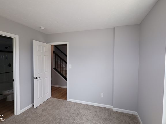 4th image of 11188 Greenfield Ave