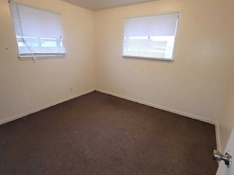 8924 W Carmen Ave #4 — Photo 6