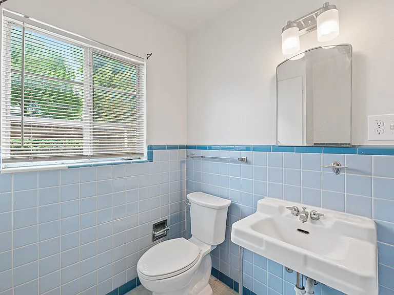 417 W Gramercy Pl #1 — Photo 8