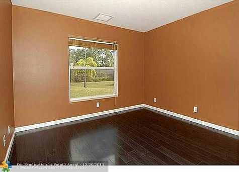 5th image of 16936 75th Pl N