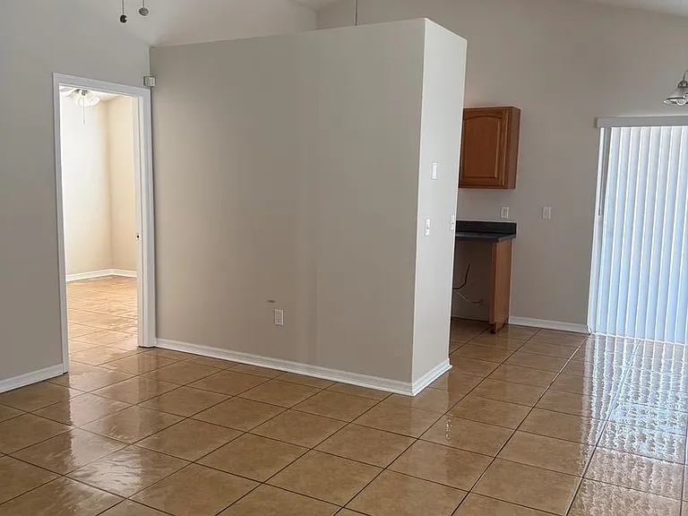 2318 Santa Ana St — Photo 13