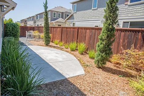 2447 Avignon Cir — Photo 25
