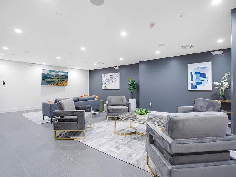 V on Victory Apartments — Photo 26