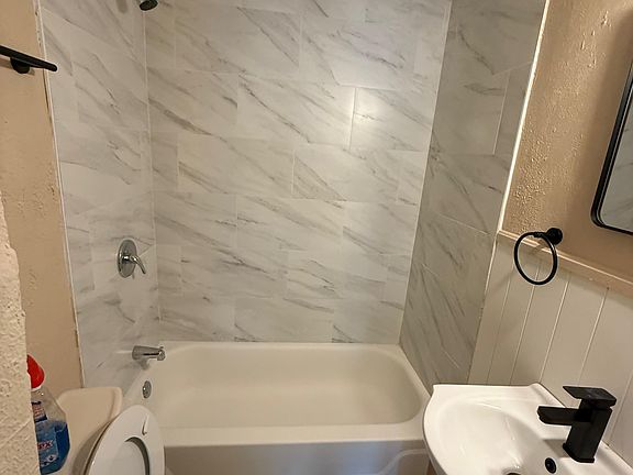 4th image of 2718 Rowland Ave