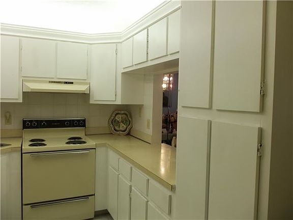 4th image of 1102 Green Pine Blvd APT A1