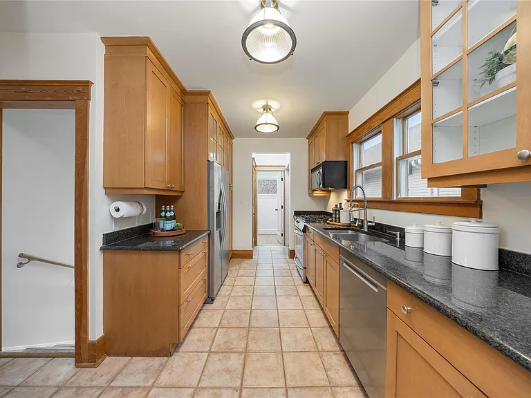 436 Park St — Photo 9