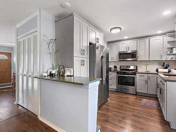 4th image of 14923 Highland Ave