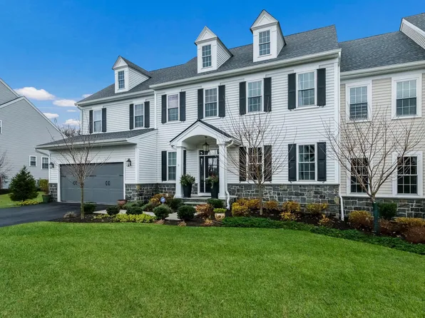208 Manor Rd, Lafayette Hill, PA 19444