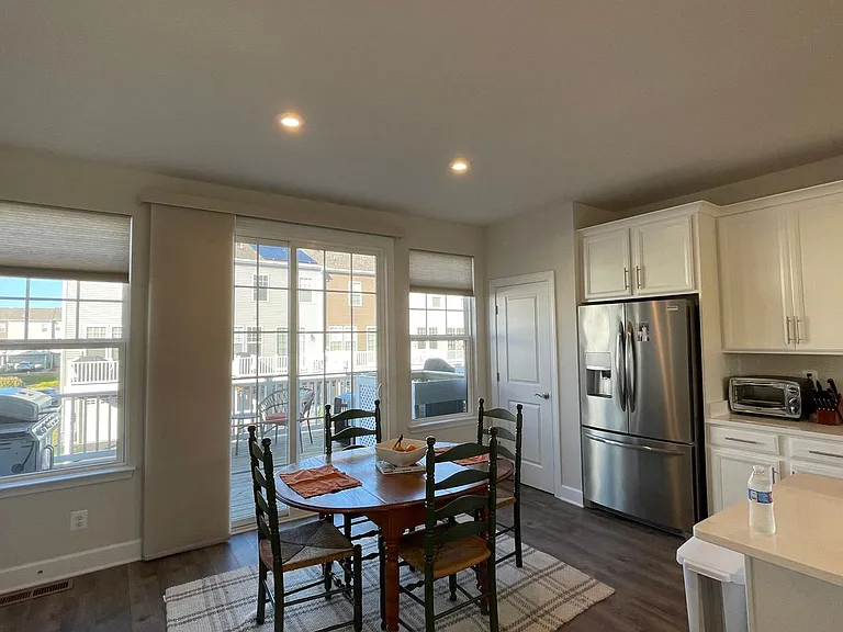 1812 Briscoe Ln — Photo 6