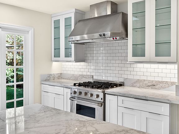 3rd image of 4130 Irving Pl #4130