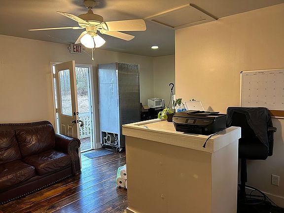 4th image of 1887 Trask Pkwy