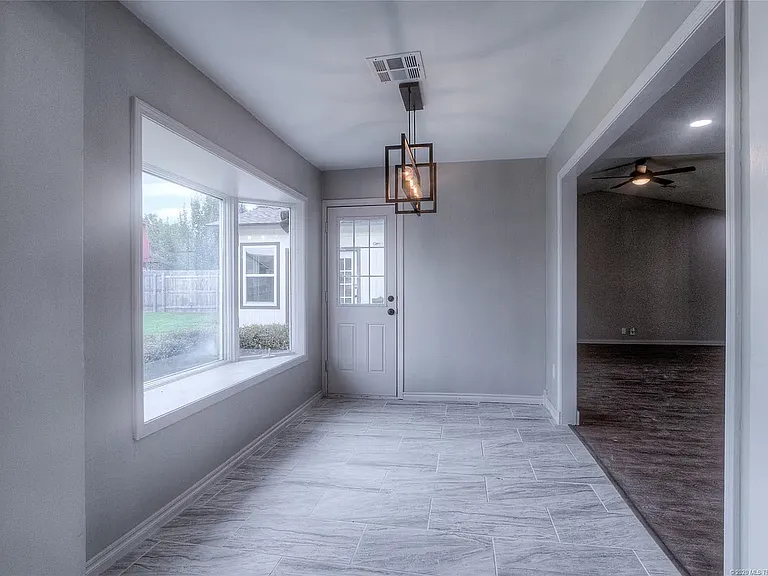 5926 S 90th East Ave — Photo 10