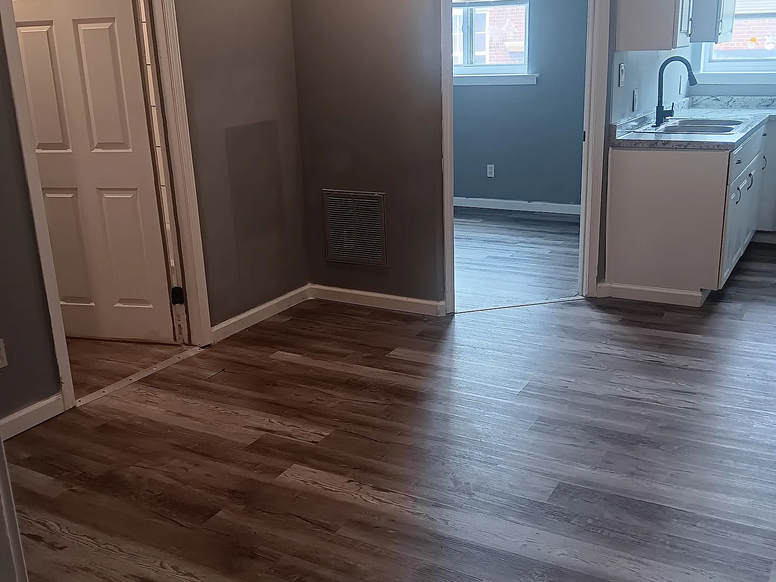 2 bed, $1,040 — Photo 2