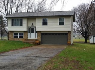 1750 17th St, Windom, MN 56101