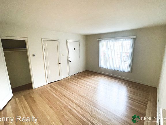 3rd image of 122 S Magnolia Ave