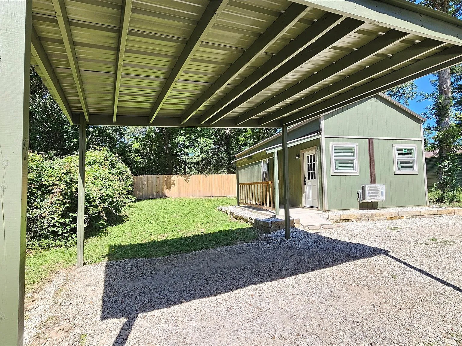 1 bed, 1.0 bath, $1,100 — Photo 2