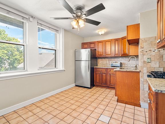 4th image of 65 Dennis St