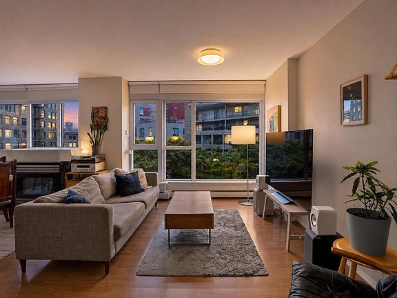 2nd image of 183 Keefer Pl #602