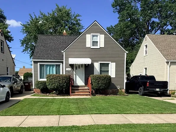 1212 Parkleigh Dr, Parma, OH 44134