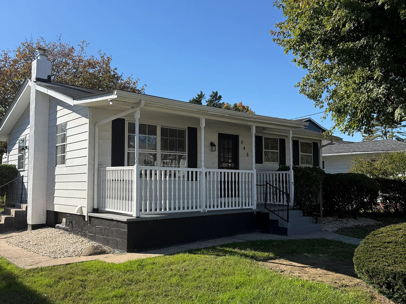 3 bed, 800 sqft, $2,400 — Photo 2