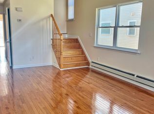 668 Seaview Ave, Staten Island, NY 10305