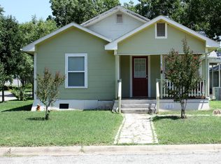 303 Polk St, Luling, TX 78648