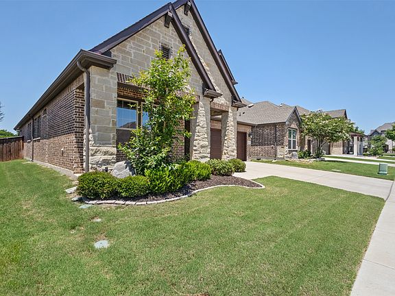 3rd image of 2617 High Bluff Dr