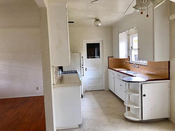 3rd image of 418 San Juan Ave