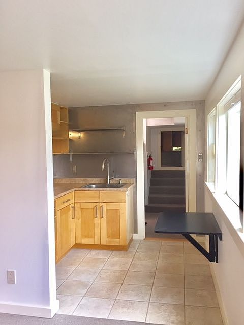 2nd image of 539 Harrison St