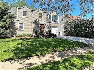 70 Dartmouth St, Valley Stream, NY 11581