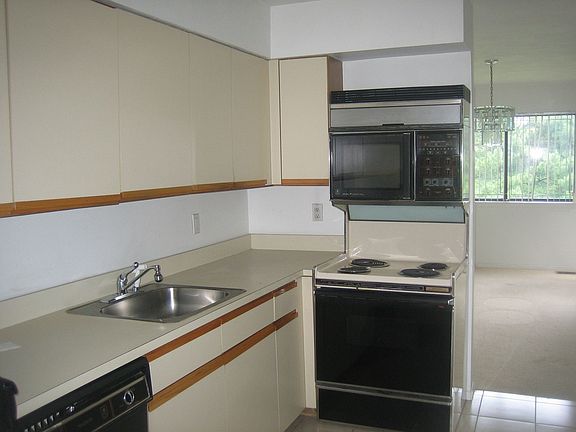2nd image of 11 Pheasant Ln