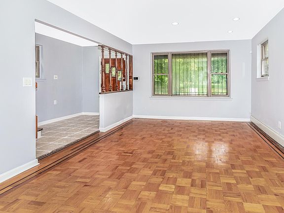 4th image of 2452 Bronx Park E