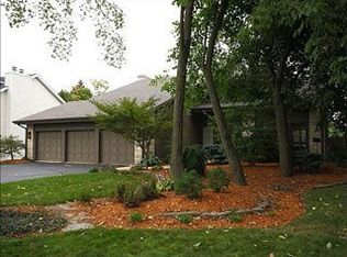 2653 Point O Woods Dr, Rockford, IL 61114