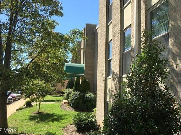 2nd image of 26 Canterbury Sq APT 301