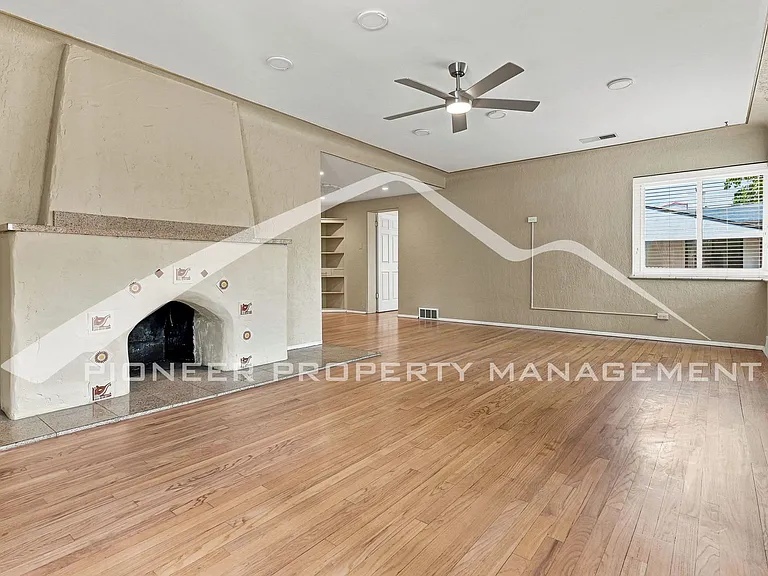 4215 W Byron Pl — Photo 5