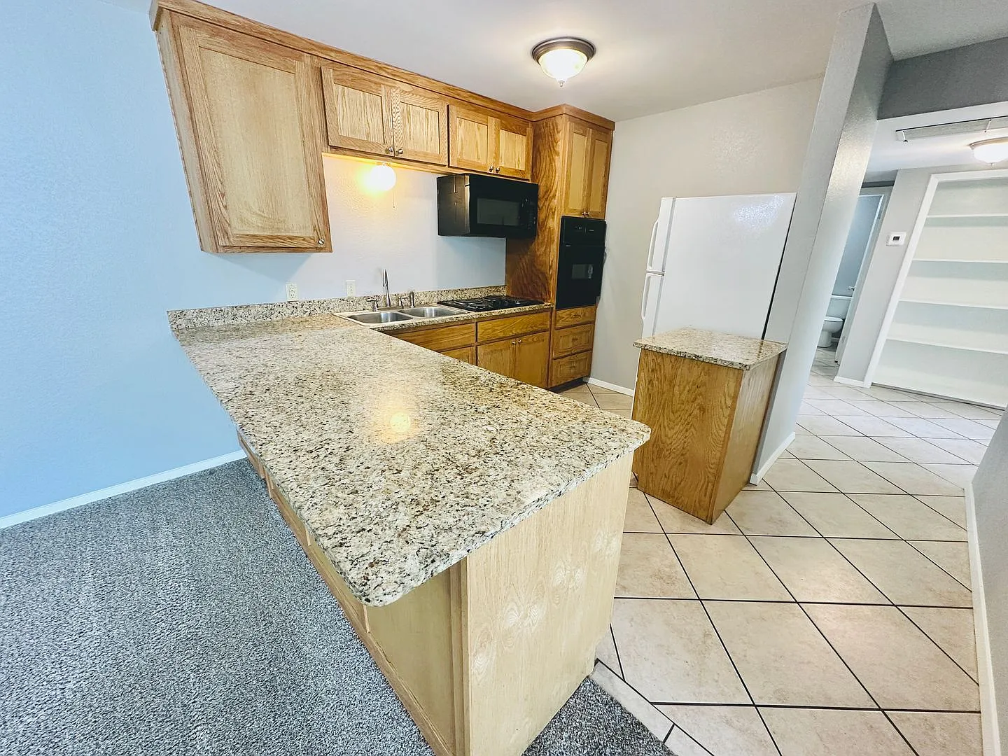 Fabulous landmark Downtown Austin property! Great downtown neighborhood! — Photo 4